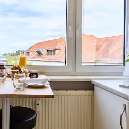 Auszeit Apartment: Downtown Harbor Retreat With Fast Internet Apartment