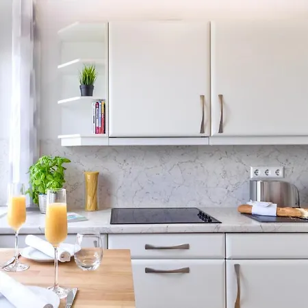 Apartment Auszeit Apartment: Downtown Harbor Retreat With Fast Internet