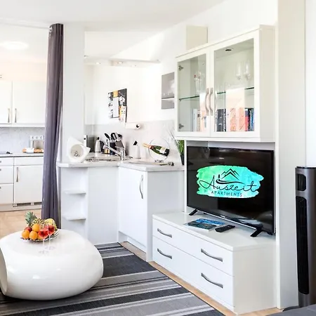 Auszeit Apartment: Downtown Harbor Retreat With Fast Internet Apartment Friedrichshafen
