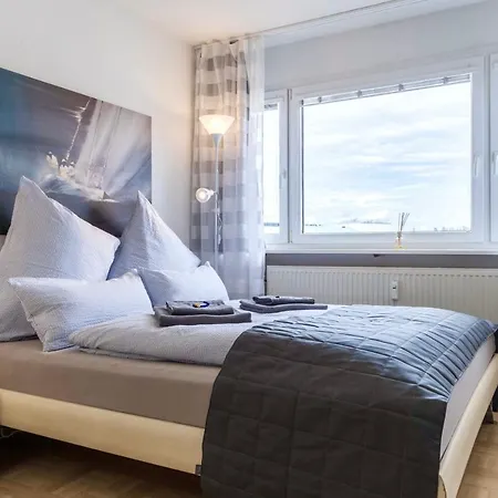 Apartment Auszeit Apartment: Downtown Harbor Retreat With Fast Internet Friedrichshafen